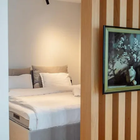 Flyhome- Kingsize Bed, Underground Parking, Airpor Appartamento