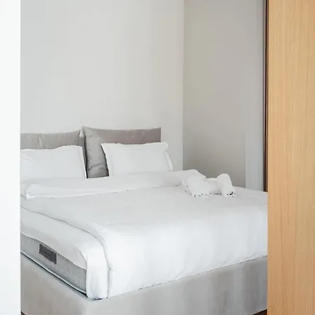 Flyhome- Kingsize Bed, Underground Parking, Airpor Appartamento