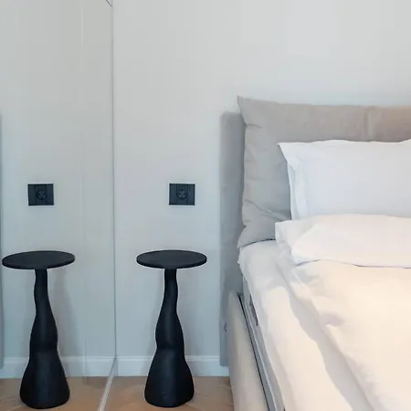 Flyhome- Kingsize Bed, Underground Parking, Airpor Appartamento