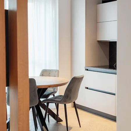 Appartamento Flyhome- Kingsize Bed, Underground Parking, Airpor