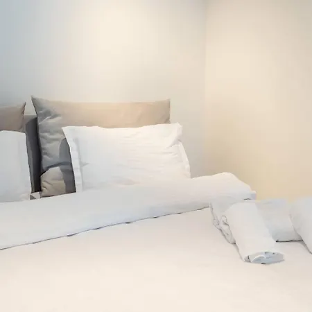 Flyhome- Kingsize Bed, Underground Parking, Airpor *